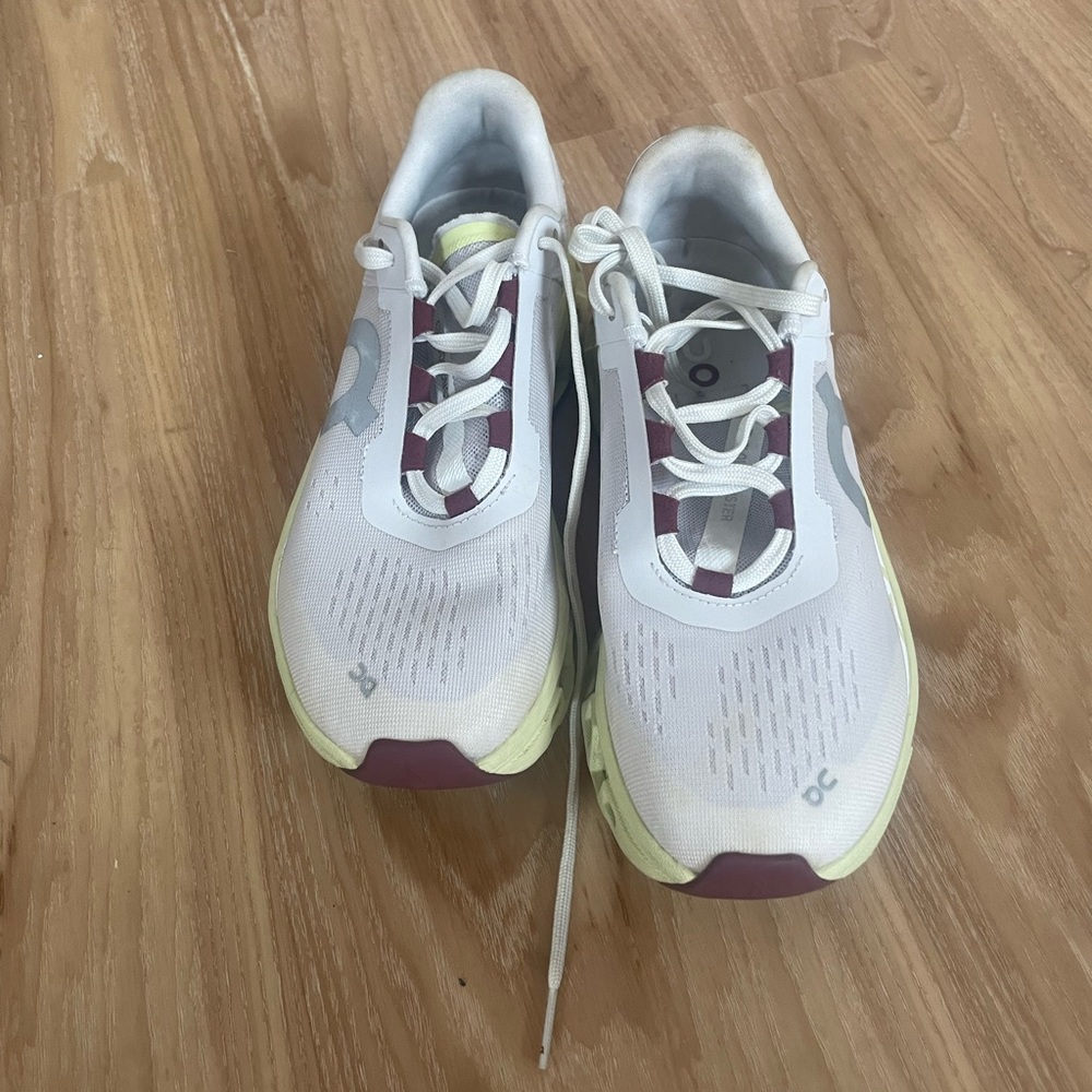 Cloudwalkers White and Green Athletic Shoes with Breathable Mesh